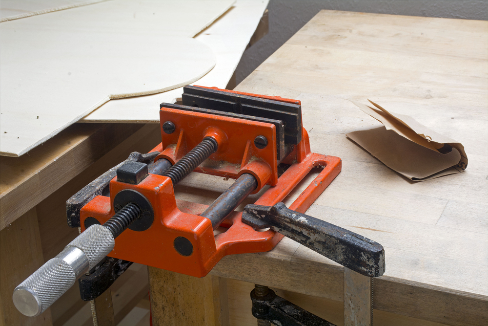 Get Knowledgeable On The Major Types Of Table Clamps