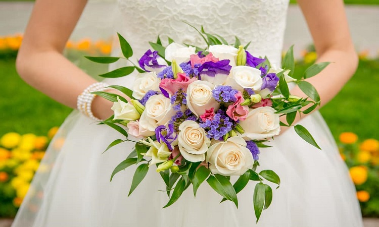 Few Tricks To Keep In Mind While Selecting Wedding Flowers