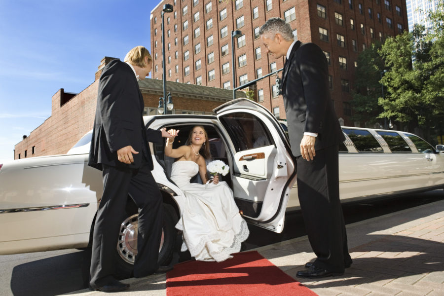 3 Benefits Of Renting A Limo For Your Wedding