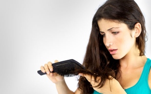 Natural Ways To Remove Dandruff Along With Use Of Cleansing Agents